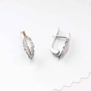 46899310703686960f8244420fea5317-4.jpg Срібні сережки Перо з золотом
