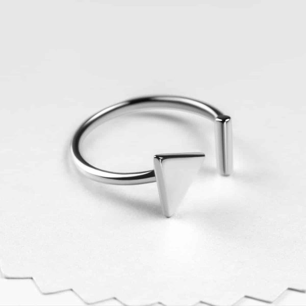 750aa32d9361a86893946b07cdf3baa8.jpg Срібний перстень Трикутник