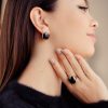 e5f8e65f37b942dcee42bed40fc2cb73-5.jpg Срібний перстень Белла з оніксом