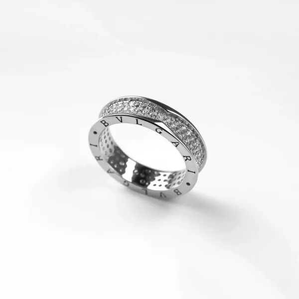 serebryanoe-koltso-bulgari-3-ryada-1-1000x1000.jpg.webp Срібний перстень Булгарі 3 ряди