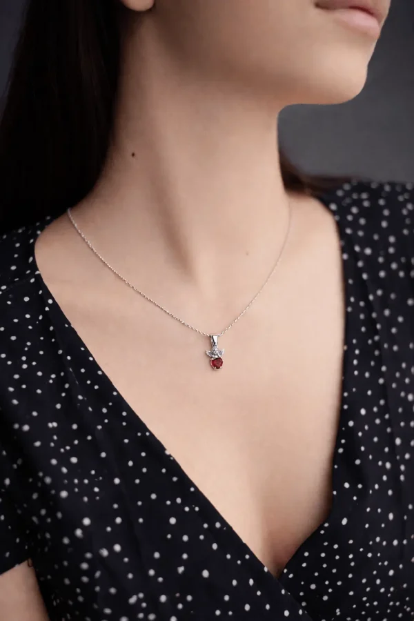 sribna_prykrasa_silva_jewelry_135.webp Срібна підвіска Ангелик за червоним цирконієм