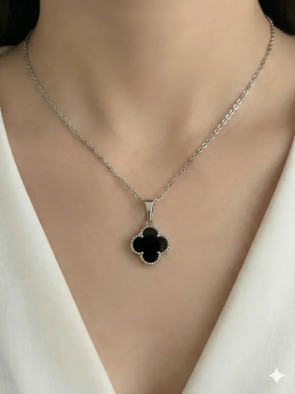 sribna_prykrasa_silva_jewelry_369.webp Срібна підвіска Конюшина з оніксом