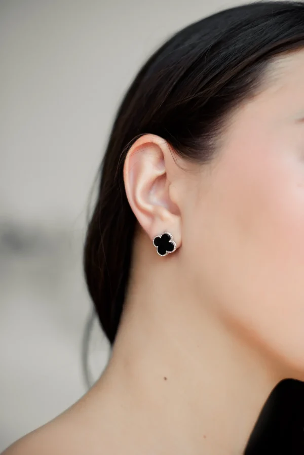 sribna_prykrasa_silva_jewelry_4-scaled-1.webp Срібні сережки-цвяшки Конюшина 15мм