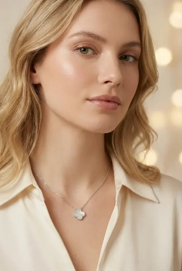 sribna_prykrasa_silva_jewelry_7.webp Срібне кольє Конюшина 15мм з перламутром